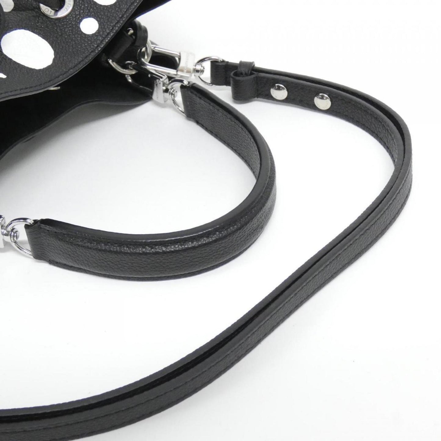 Louis Vuitton Black Leather Shoulder Bag (Pre-Owned)