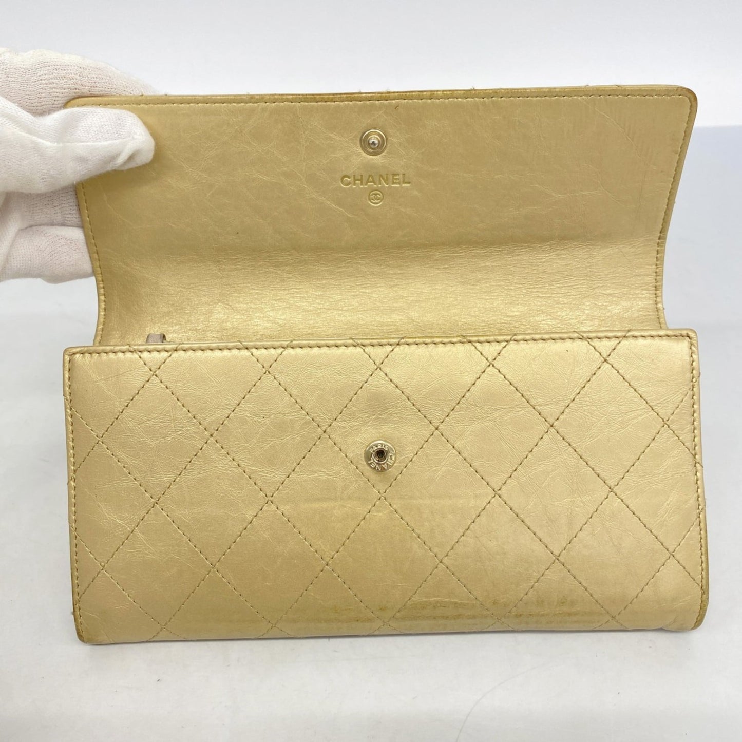 Chanel Beige Leather Long Wallet (Bi-Fold) (Pre-Owned)