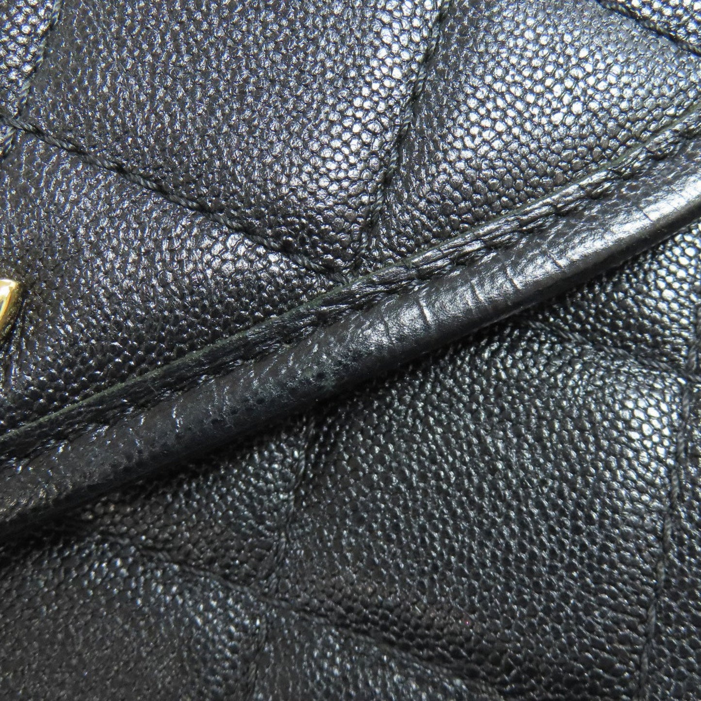 Chanel Matelasse Black Leather Shoulder Bag (Pre-Owned)