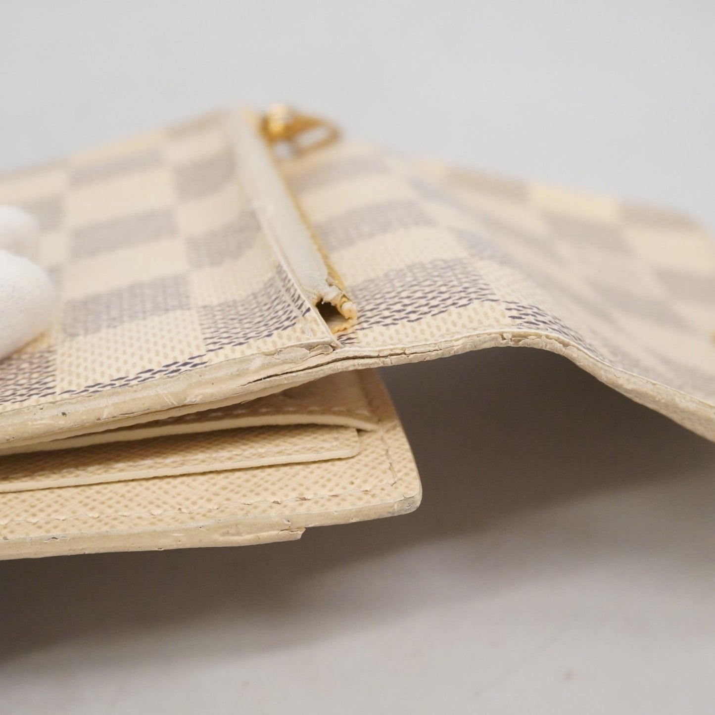 Louis Vuitton White Wallet (Tri-Fold) (Pre-Owned)