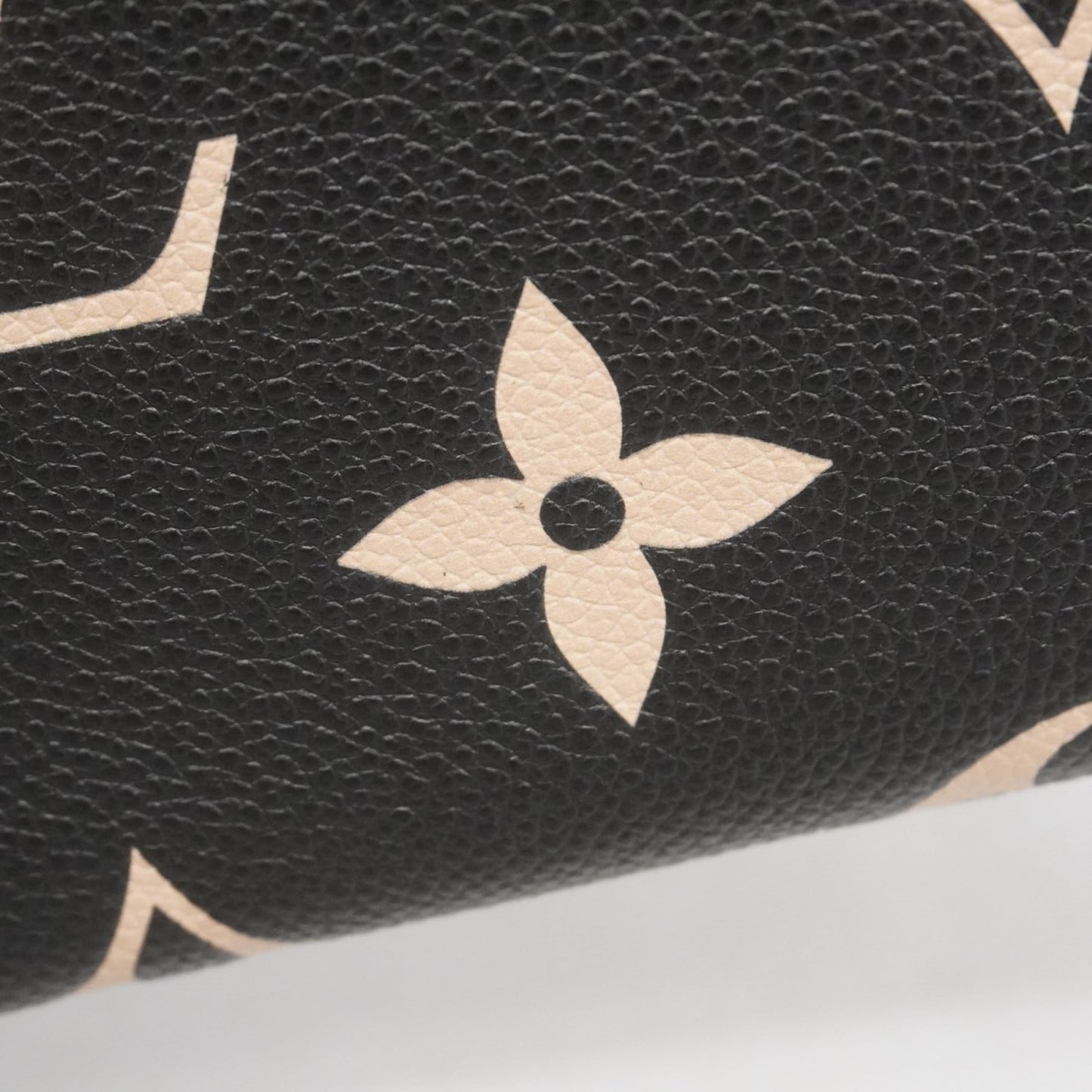 Louis Vuitton Beige Black Long Wallet (Bi-Fold) (Pre-Owned)