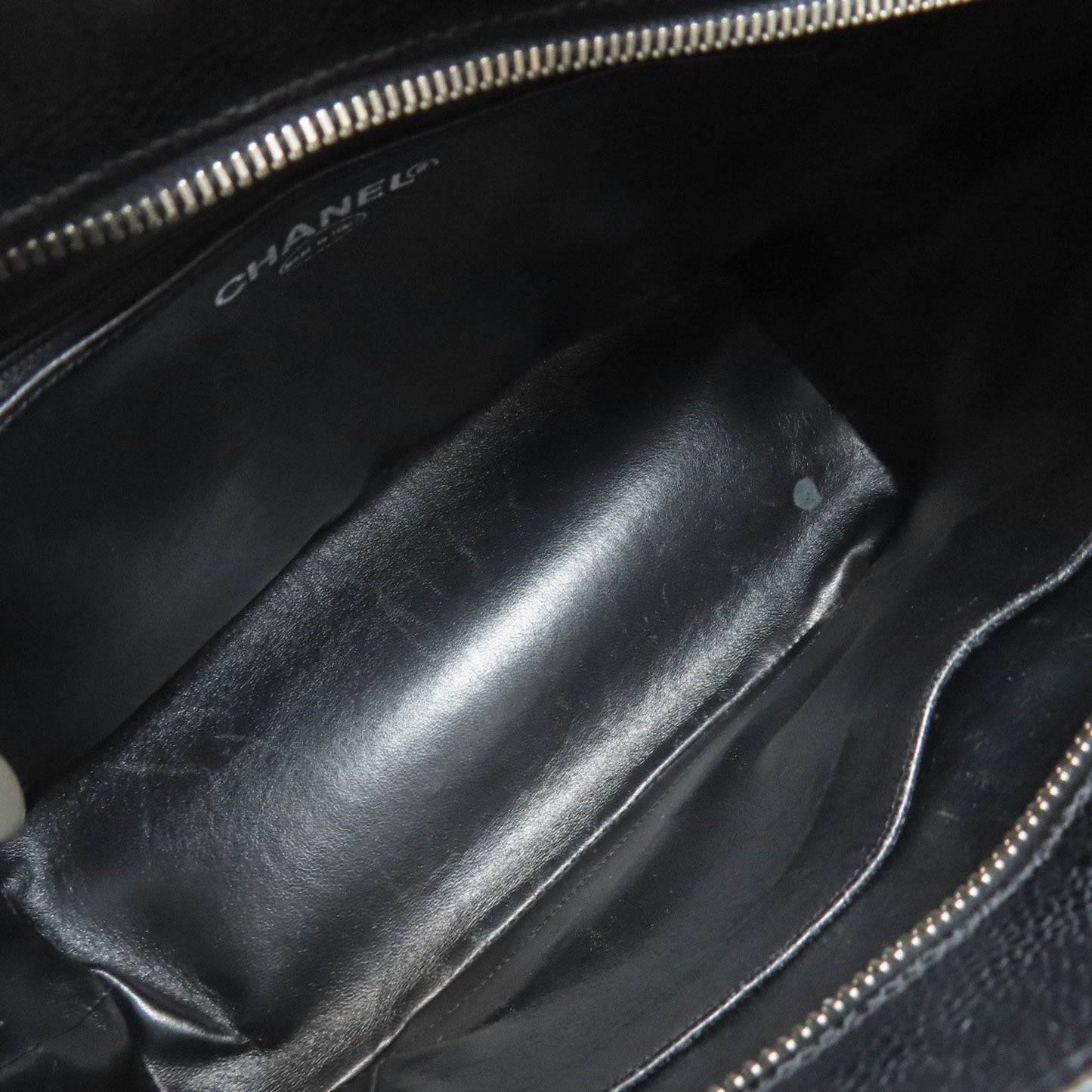Chanel Black Leather Tote Bag (Pre-Owned)