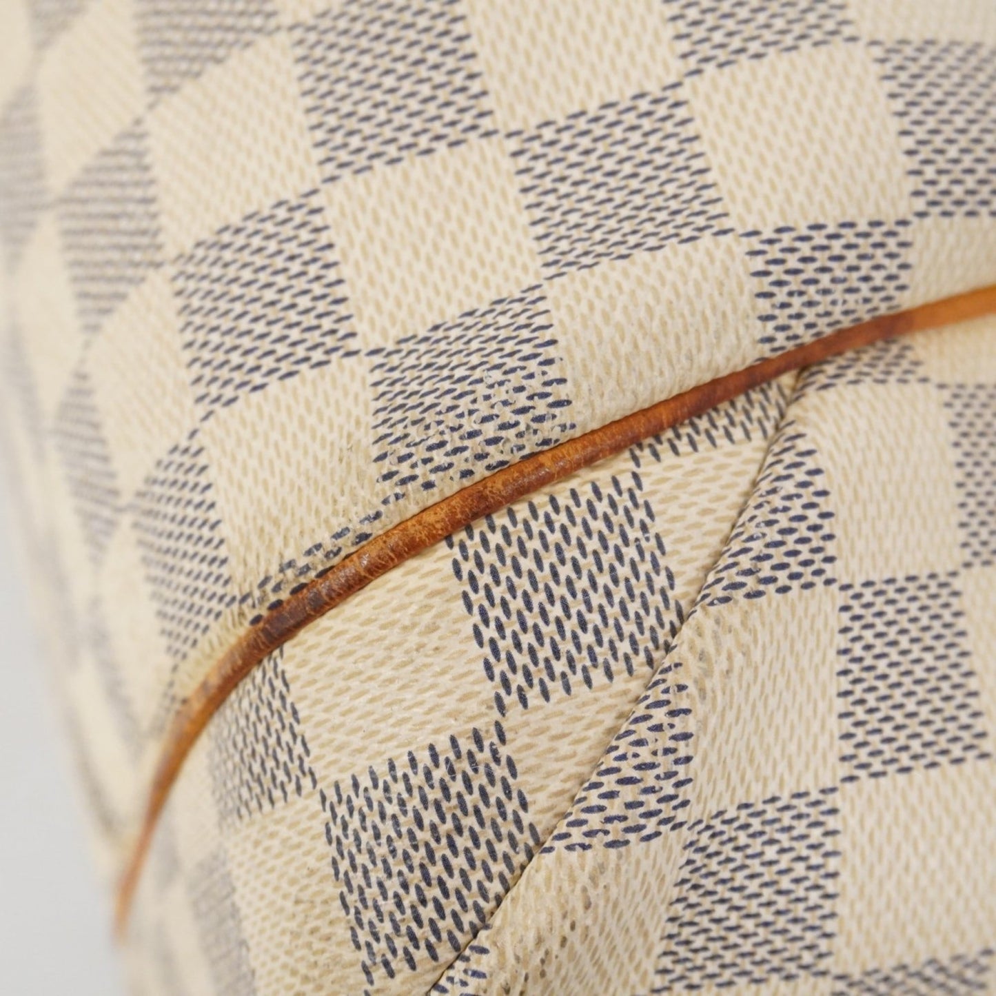 Louis Vuitton White Tote Bag (Pre-Owned)