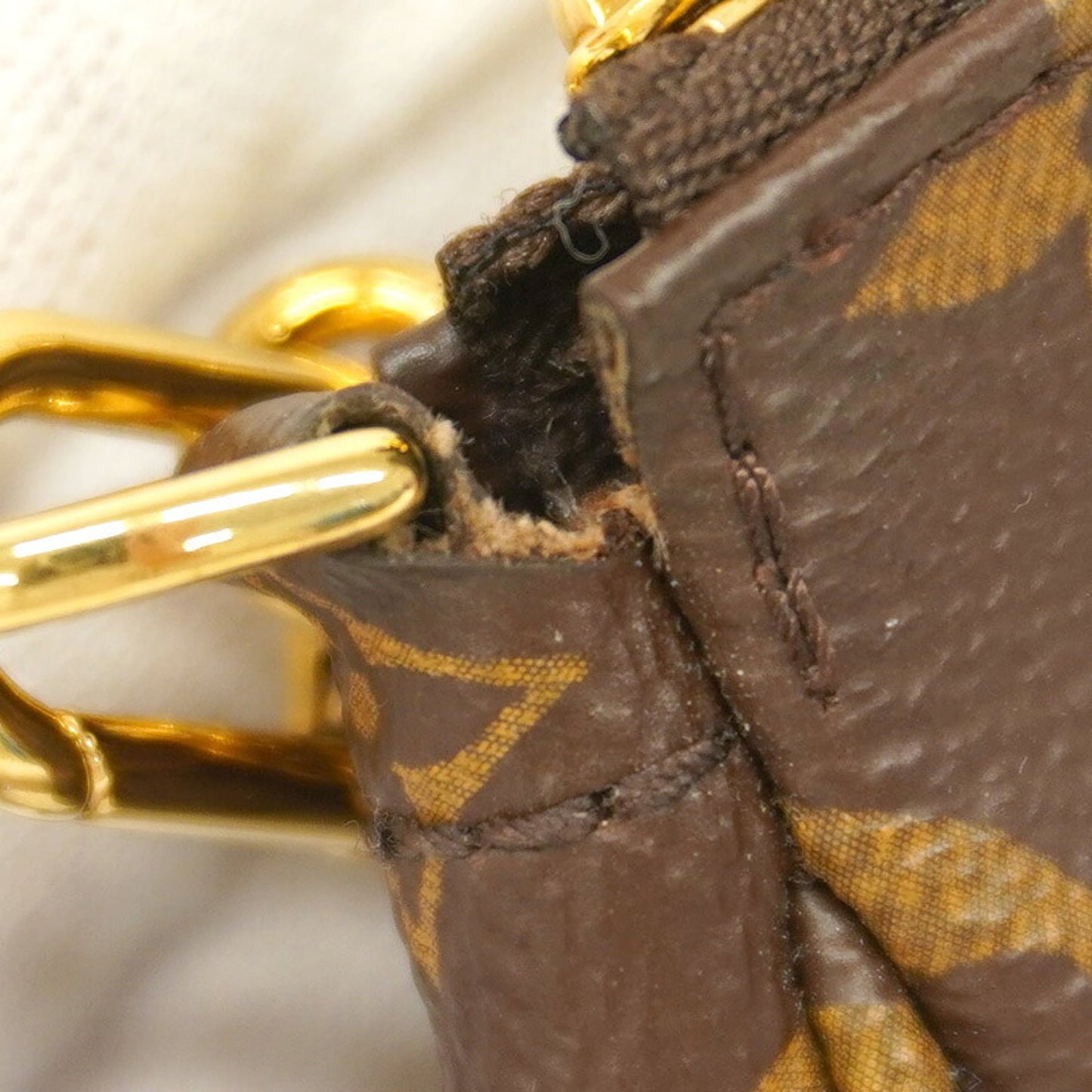 Louis Vuitton Brown Shoulder Bag (Pre-Owned)