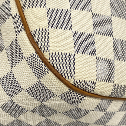 Louis Vuitton White Shoulder Bag (Pre-Owned)