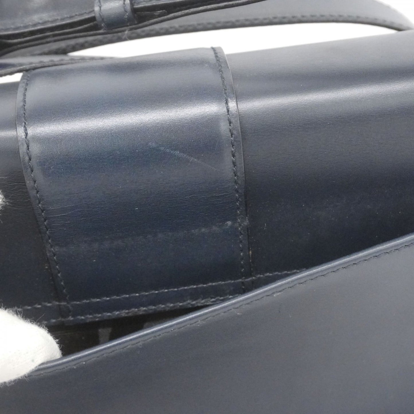 Salvatore Ferragamo Black Leather Shoulder Bag (Pre-Owned)