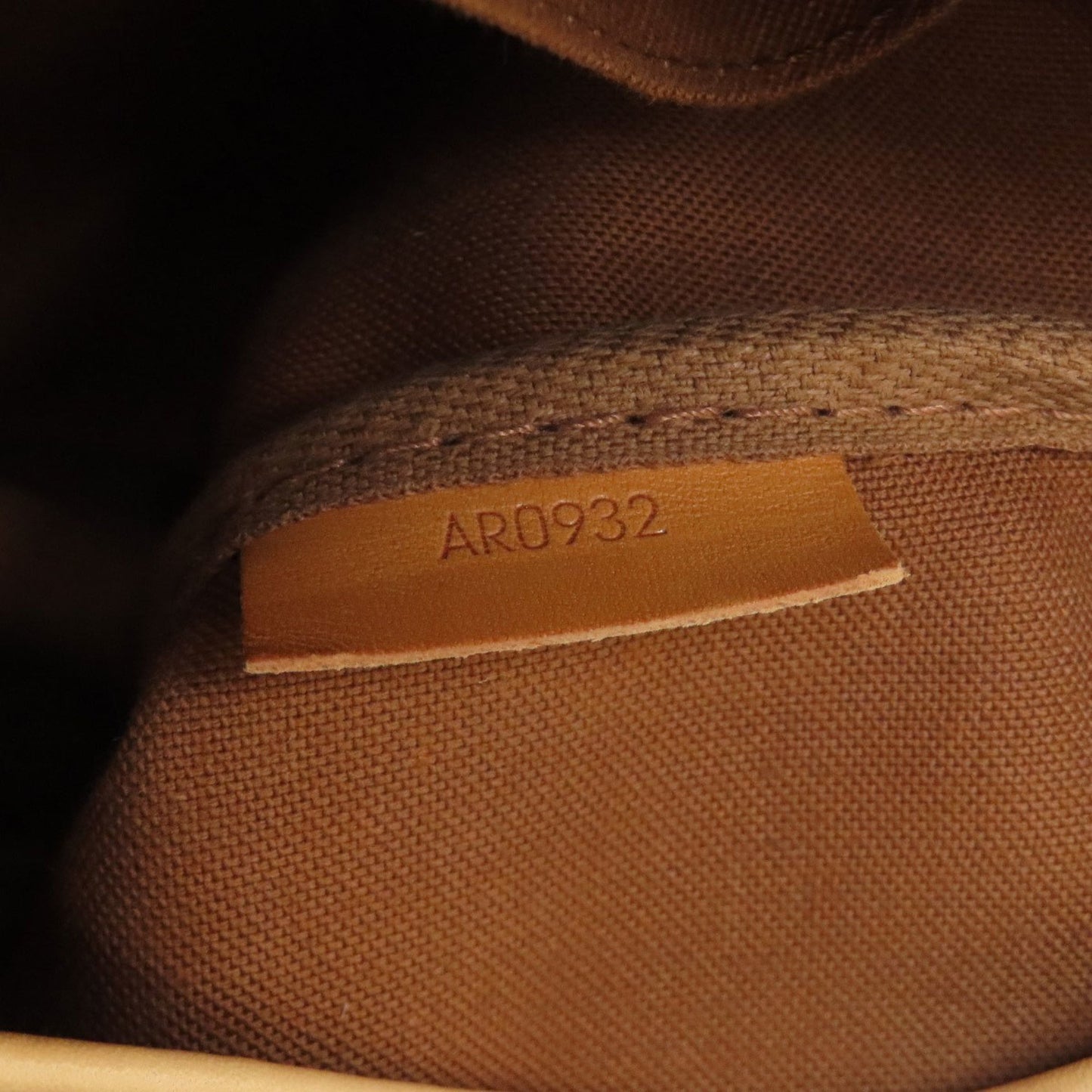 Louis Vuitton Brown Monogram Monogram Shoulder Bag (Pre-Owned)