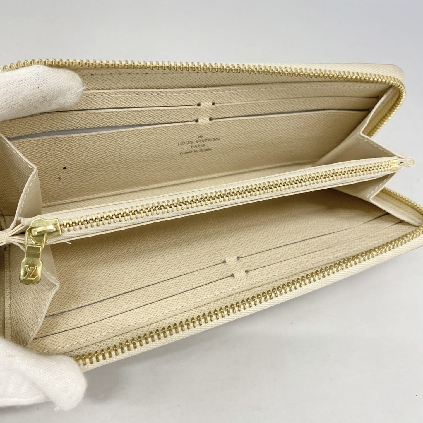 Louis Vuitton White Long Wallet (Bi-Fold) (Pre-Owned)