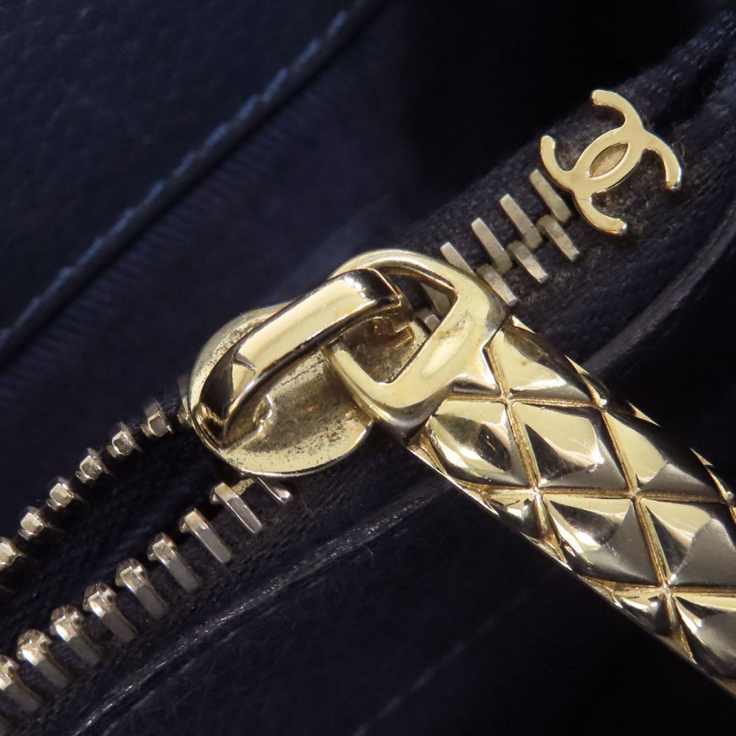 Chanel Navy Leather Tote Bag (Pre-Owned)