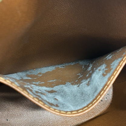 Louis Vuitton Brown Shoulder Bag (Pre-Owned)