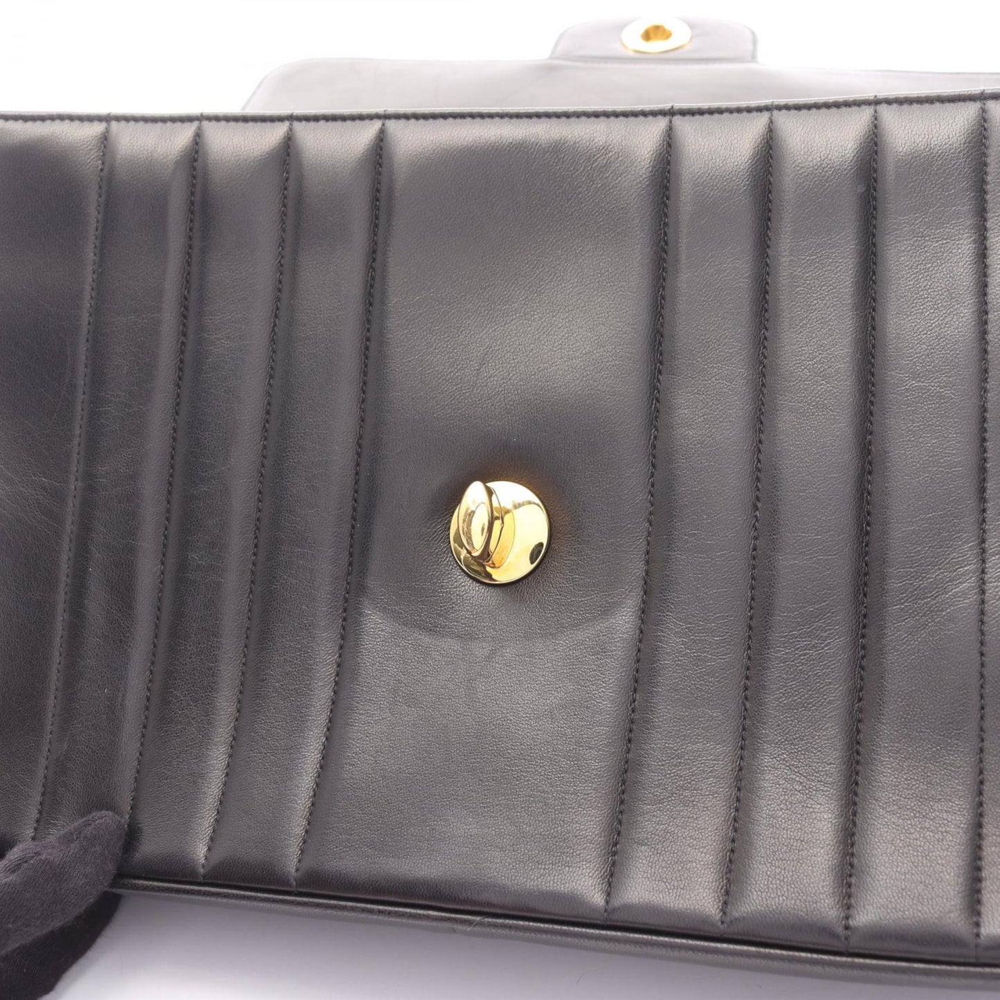 Chanel Black Leather Shoulder Bag (Pre-Owned)