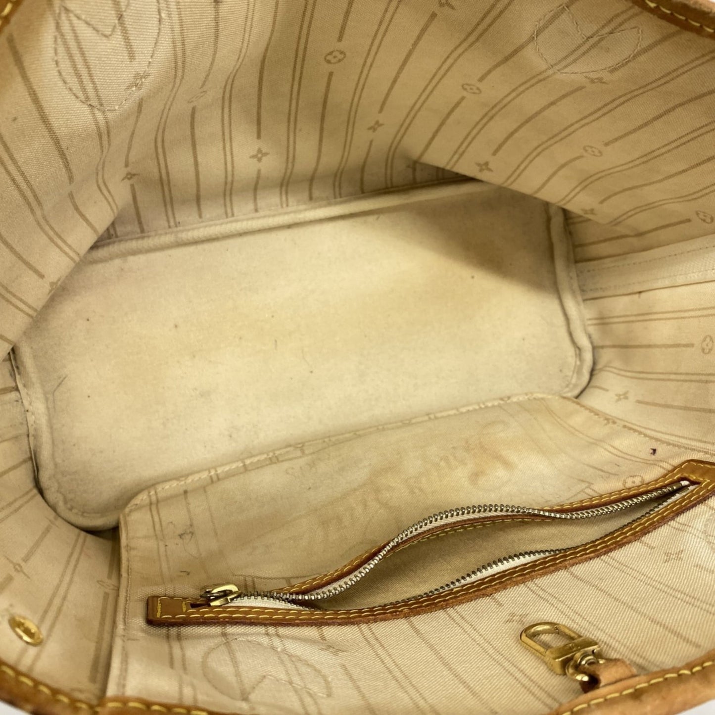 Louis Vuitton White Tote Bag (Pre-Owned)