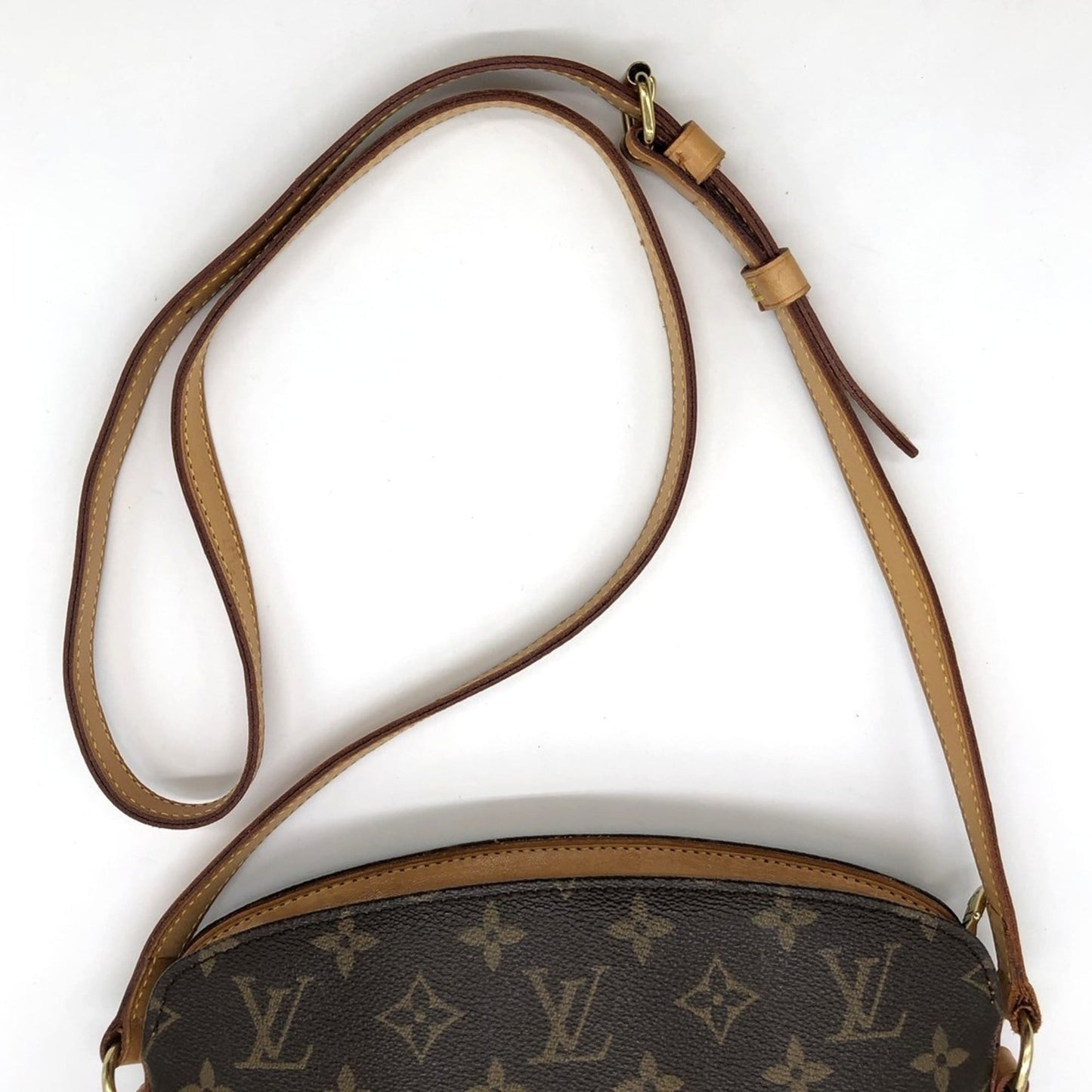 Louis Vuitton Brown Monogram Monogram Shoulder Bag (Pre-Owned)