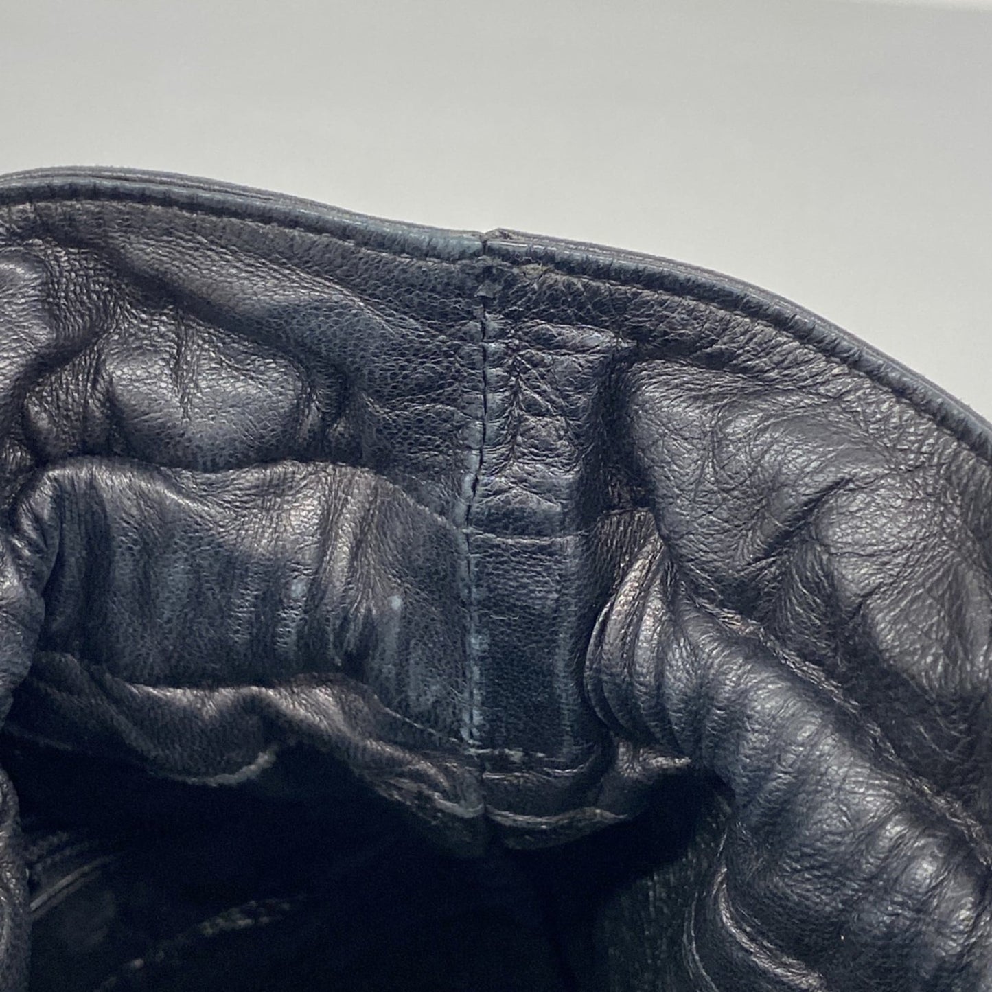 Chanel Black Leather Shoulder Bag (Pre-Owned)