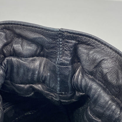 Chanel Black Leather Shoulder Bag (Pre-Owned)