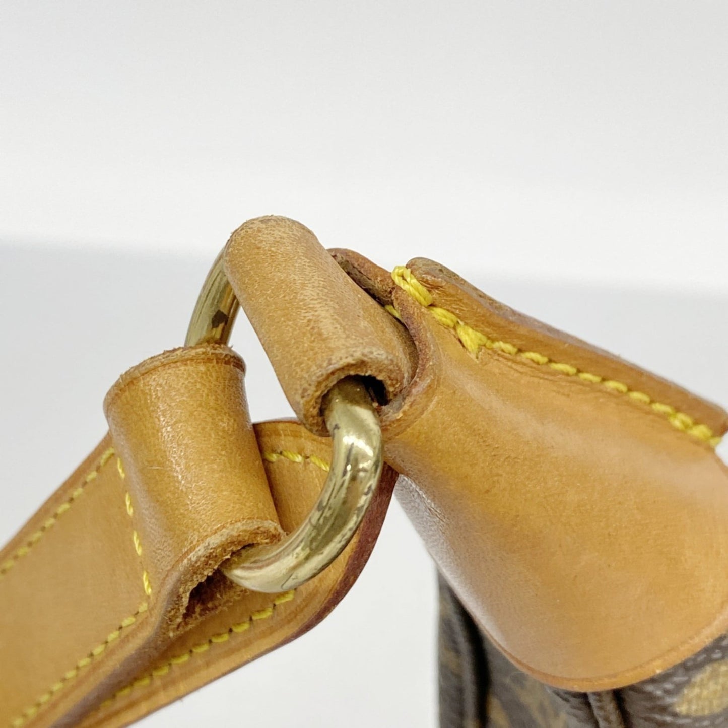 Louis Vuitton Brown Shoulder Bag (Pre-Owned)