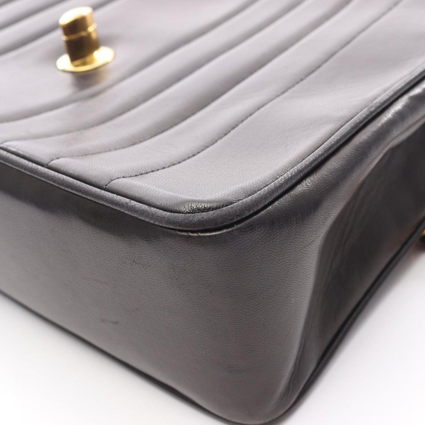 Chanel Black Leather Shoulder Bag (Pre-Owned)