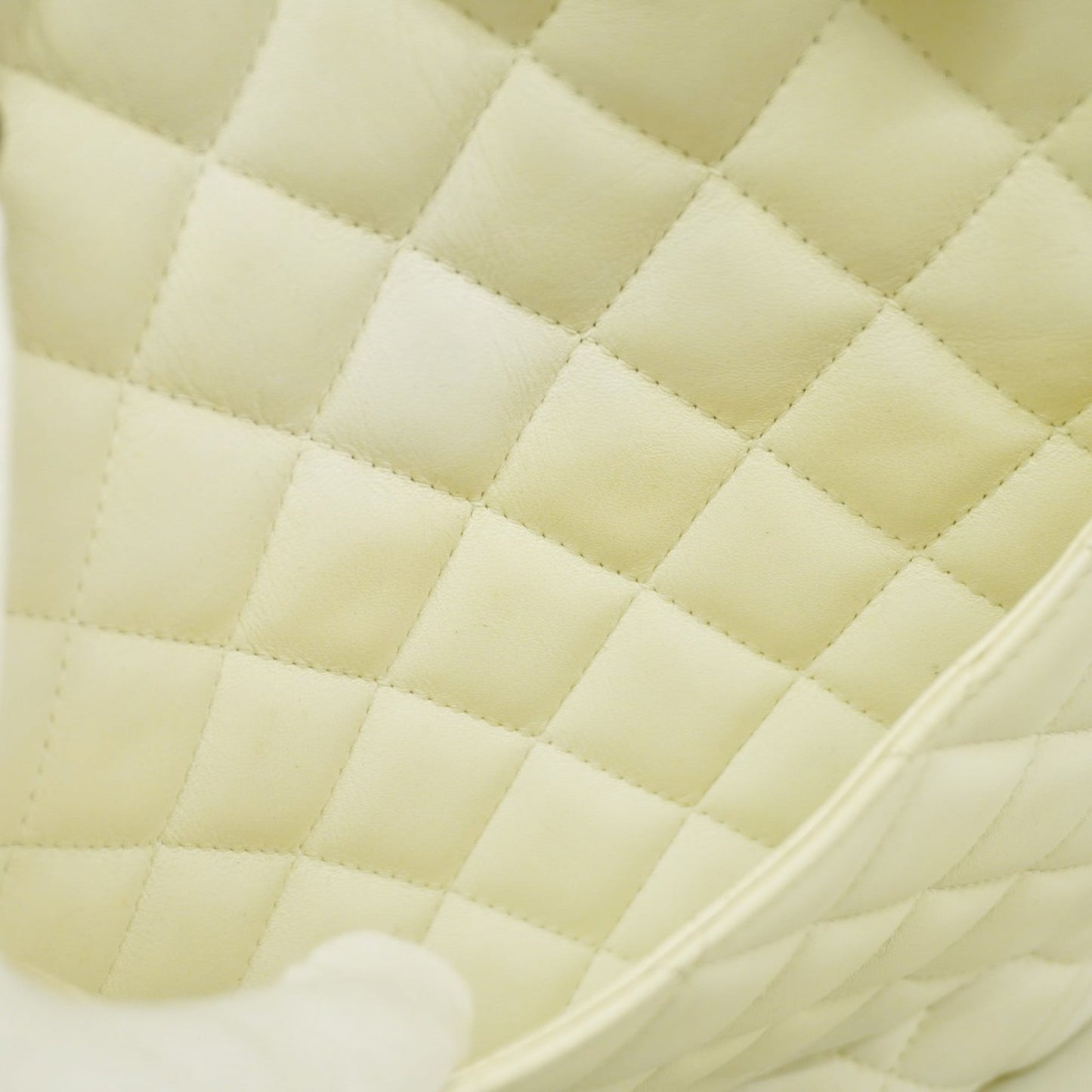 Chanel White Leather Tote Bag (Pre-Owned)