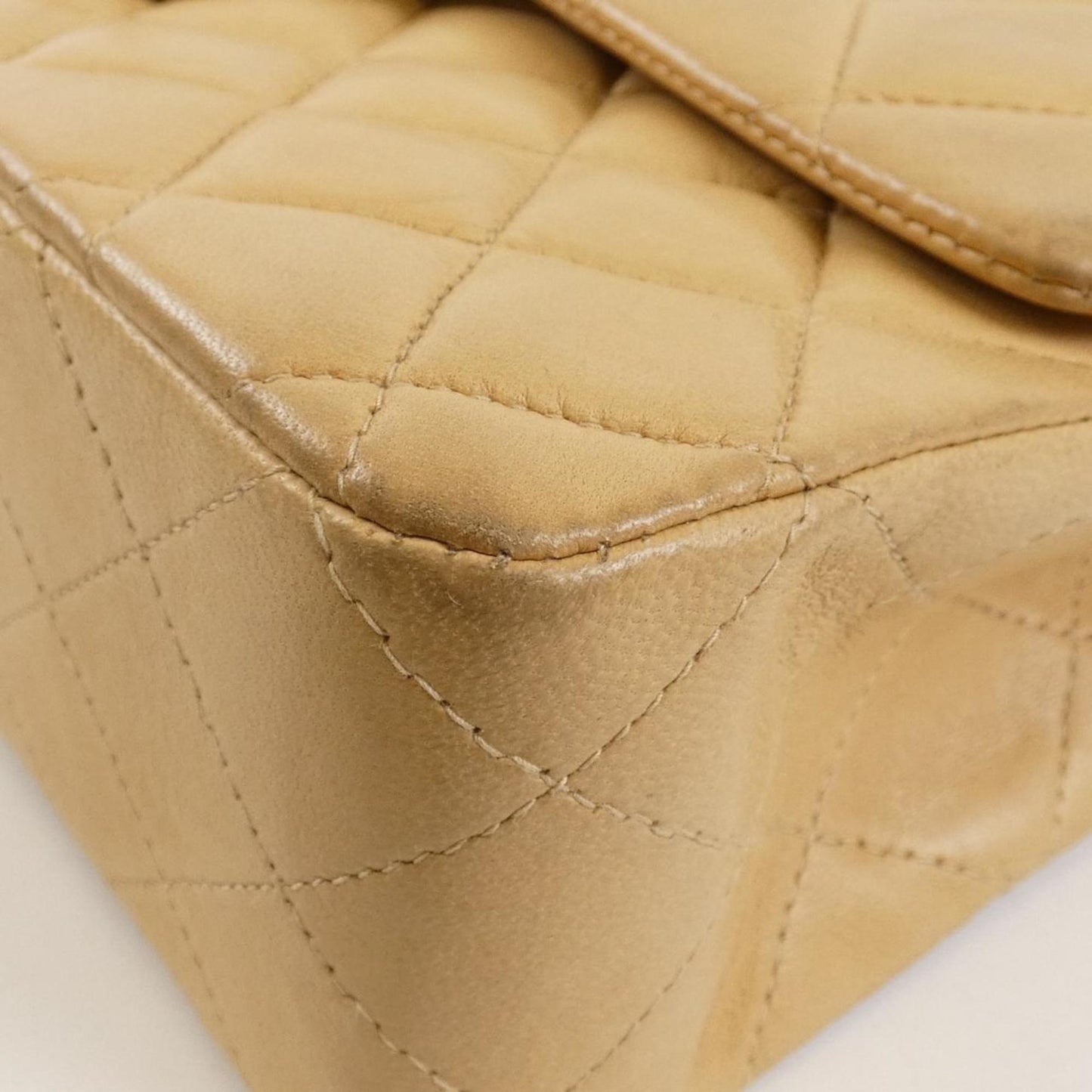 Chanel Beige Leather Shoulder Bag (Pre-Owned)