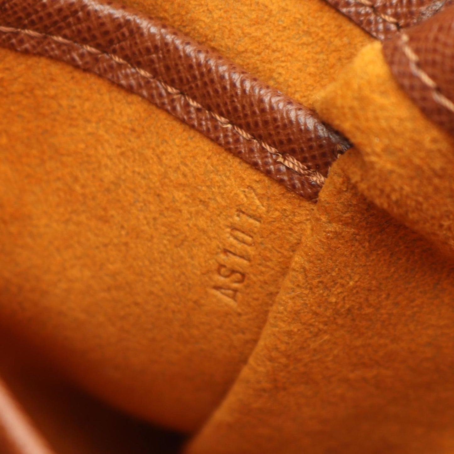 Louis Vuitton Brown Pvc Leather Shoulder Bag (Pre-Owned)