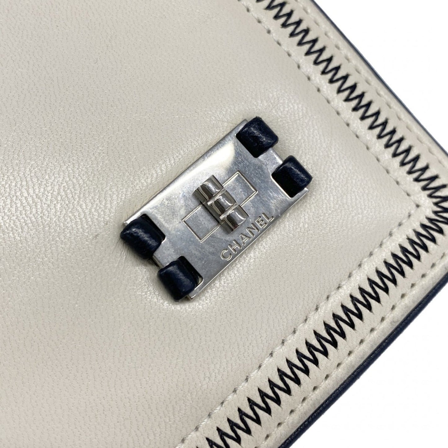 Chanel Beige Black Leather Long Wallet (Bi-Fold) (Pre-Owned)