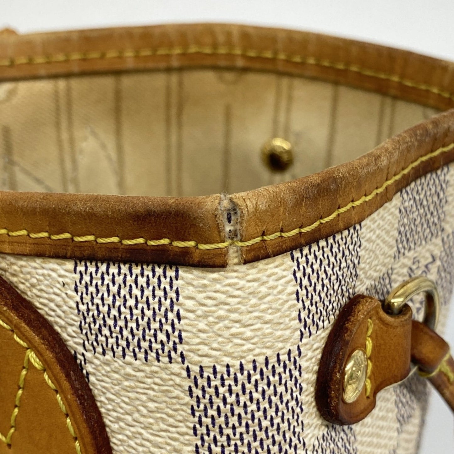 Louis Vuitton White Tote Bag (Pre-Owned)