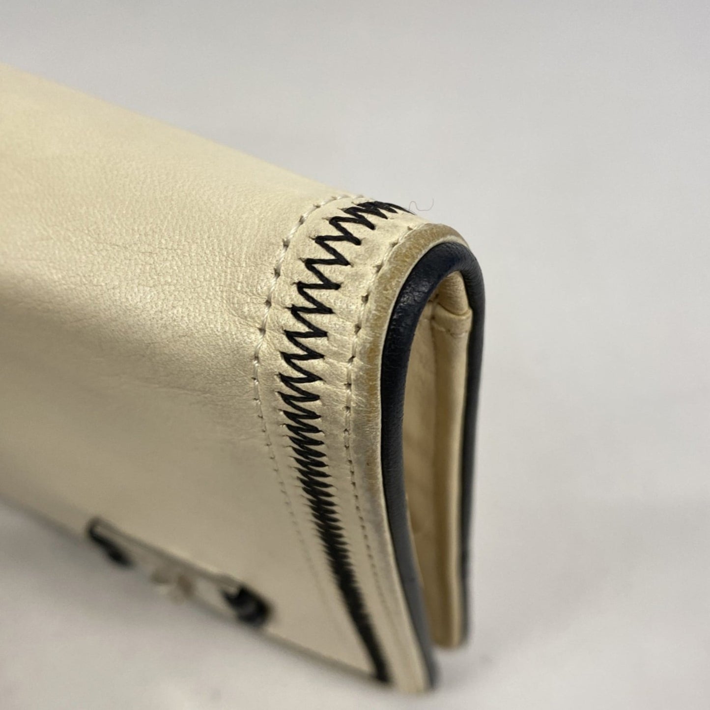 Chanel Beige Black Leather Long Wallet (Bi-Fold) (Pre-Owned)