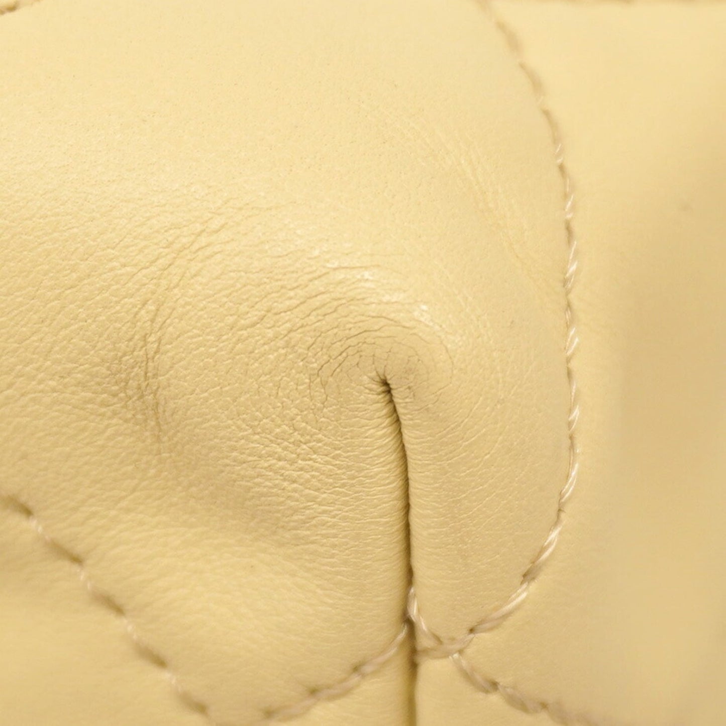 Chanel Beige Leather Shoulder Bag (Pre-Owned)