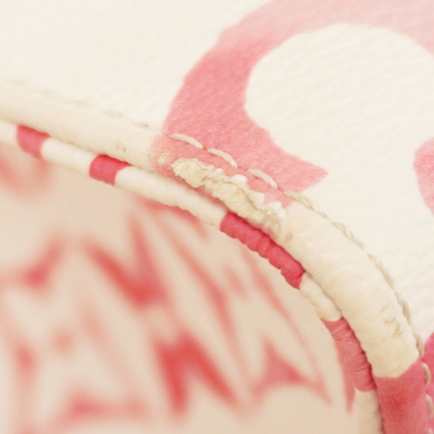 Louis Vuitton Pink White Handbag (Pre-Owned)