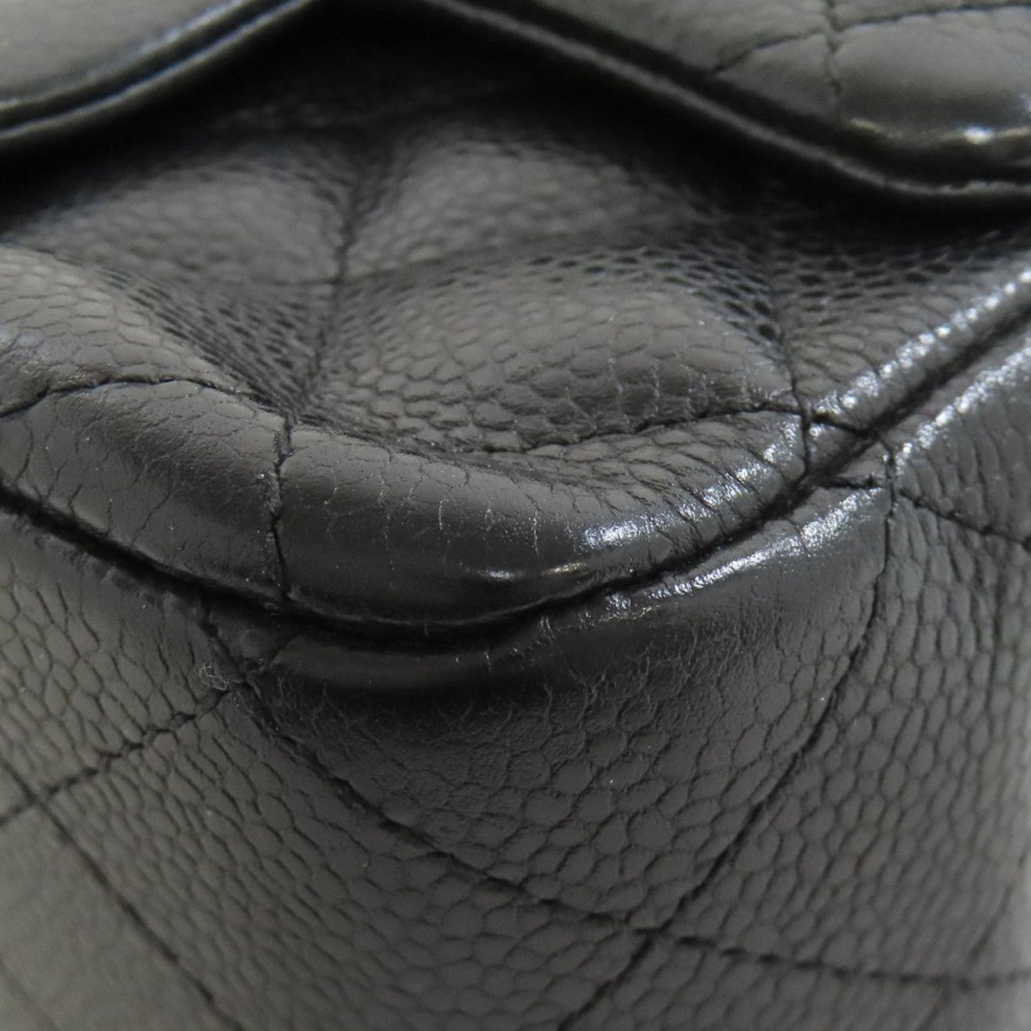 Chanel Matelasse Black Leather Shoulder Bag (Pre-Owned)