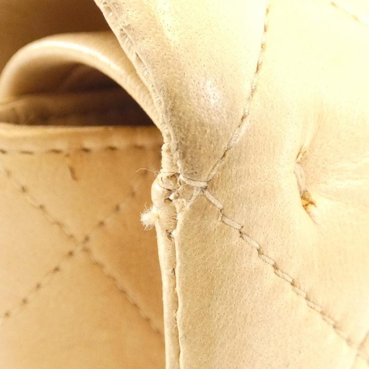 Chanel Beige Leather Shoulder Bag (Pre-Owned)