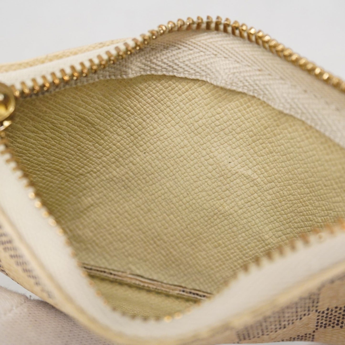 Louis Vuitton White Coin Purse/Coin Case (Pre-Owned)