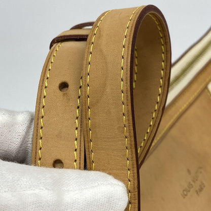 Louis Vuitton White Shoulder Bag (Pre-Owned)