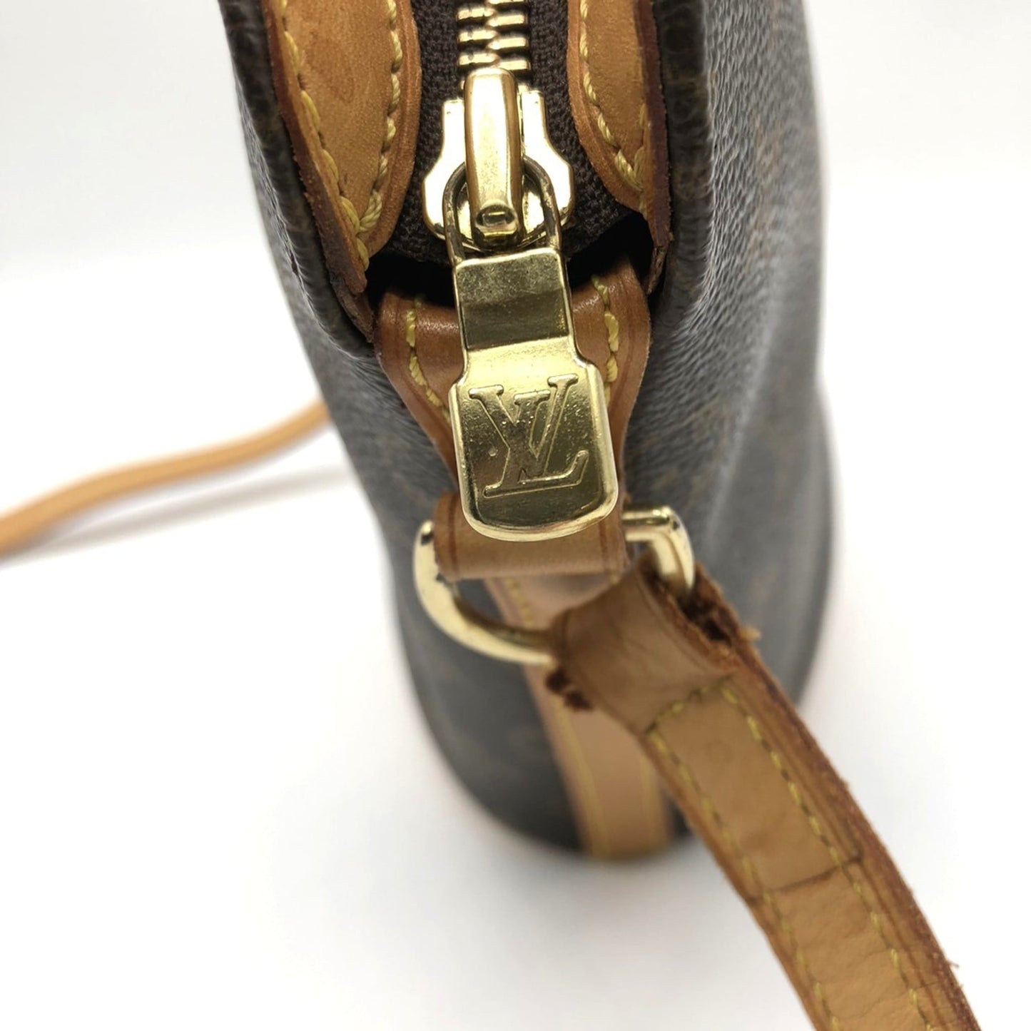 Louis Vuitton Brown Monogram Monogram Shoulder Bag (Pre-Owned)