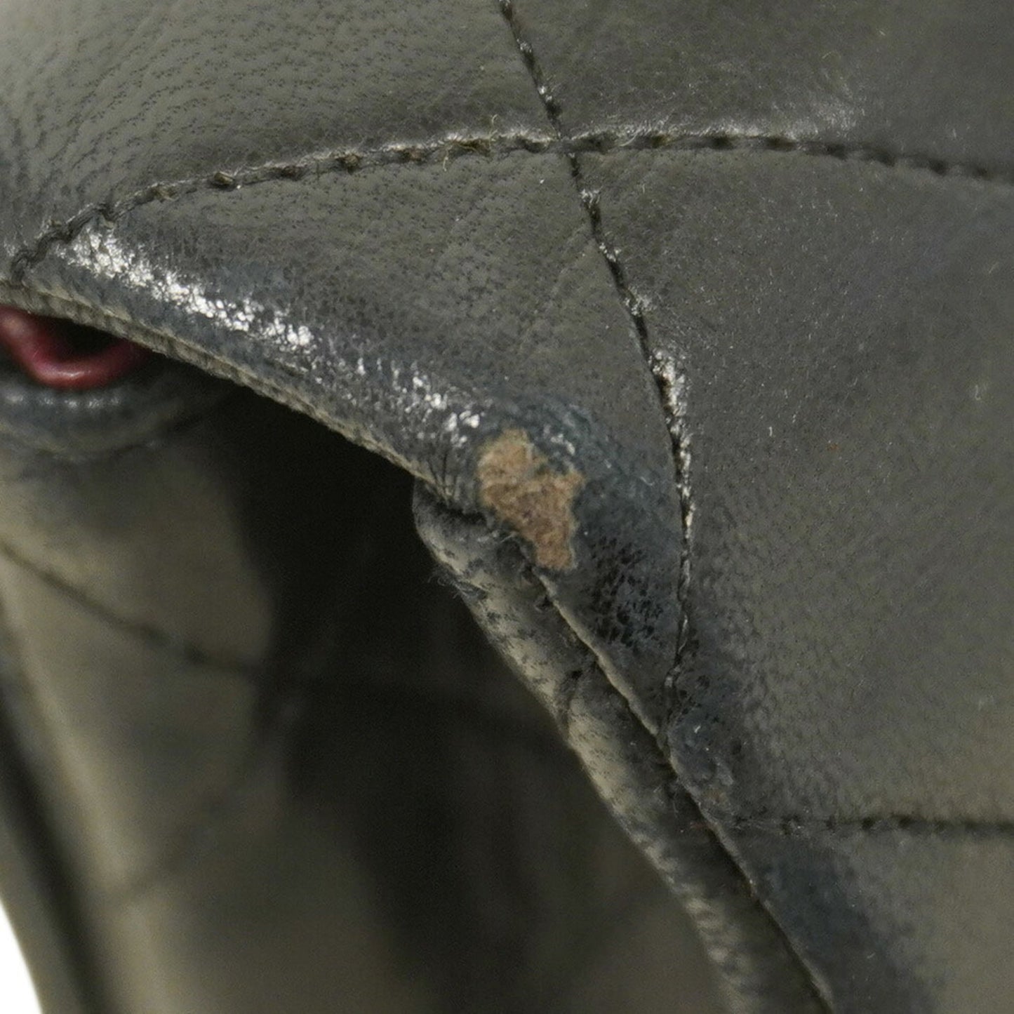 Chanel Black Leather Shoulder Bag (Pre-Owned)