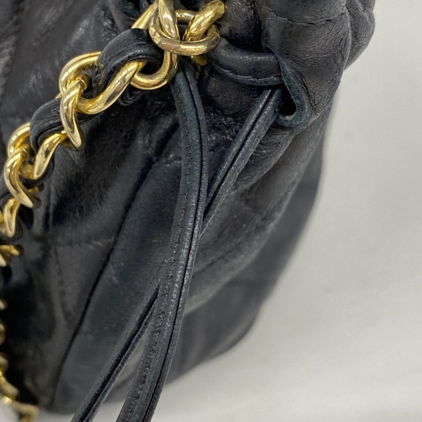 Chanel Black Leather Shoulder Bag (Pre-Owned)