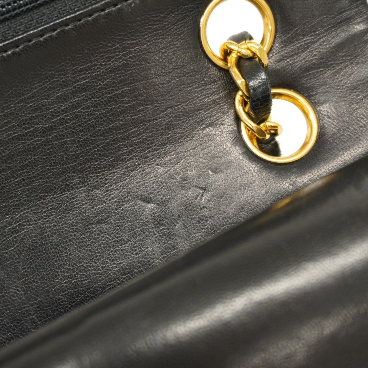 Chanel Black Leather Shoulder Bag (Pre-Owned)