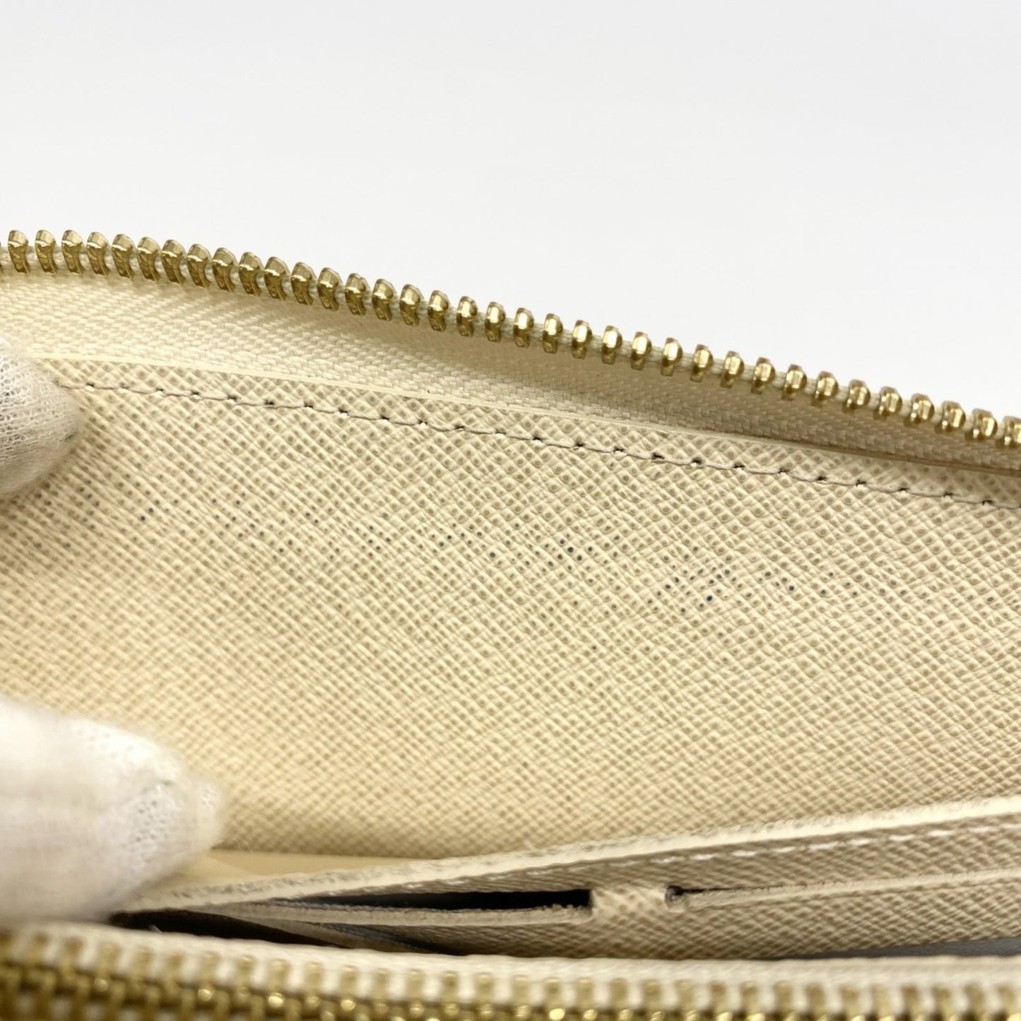 Louis Vuitton White Long Wallet (Bi-Fold) (Pre-Owned)