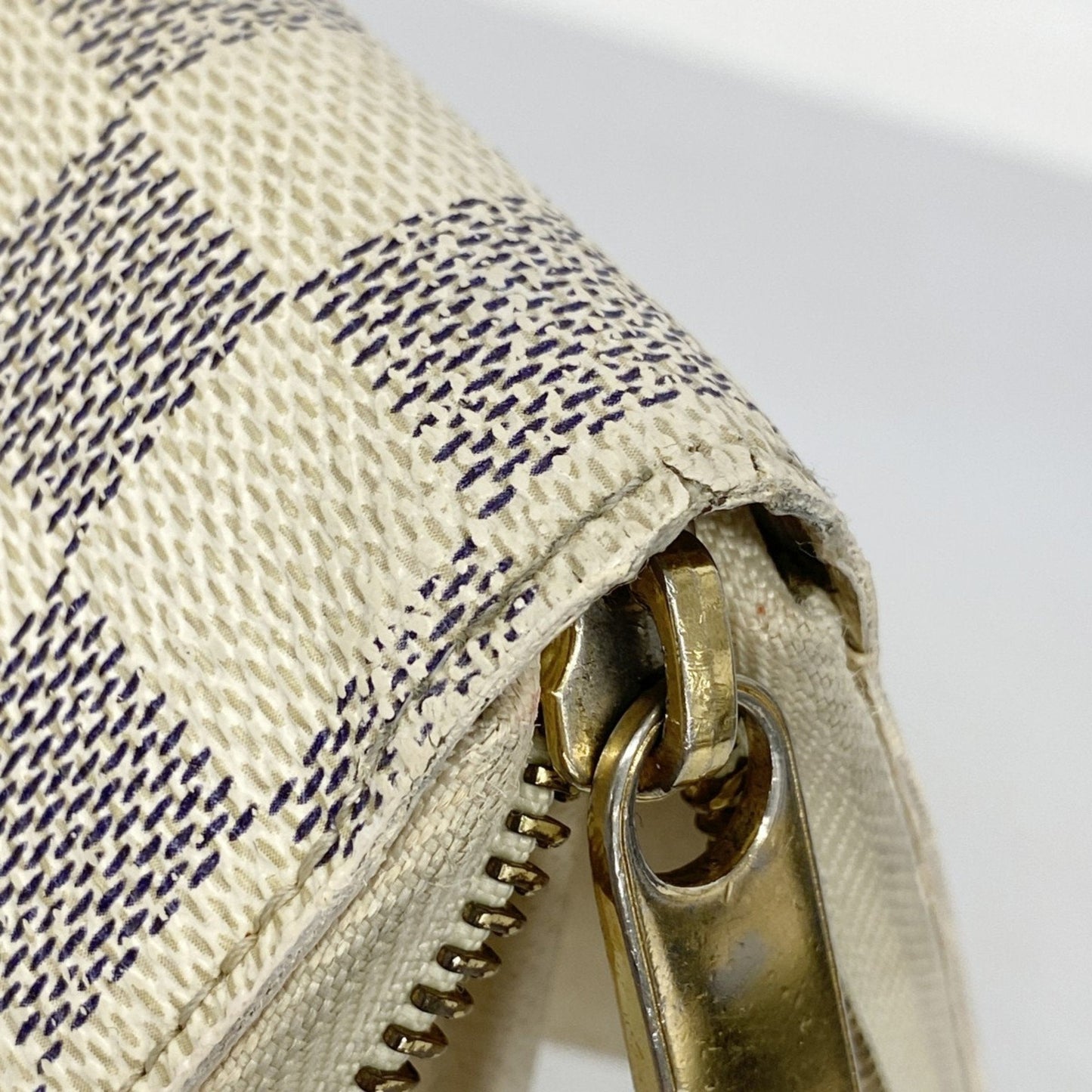 Louis Vuitton White Long Wallet (Bi-Fold) (Pre-Owned)