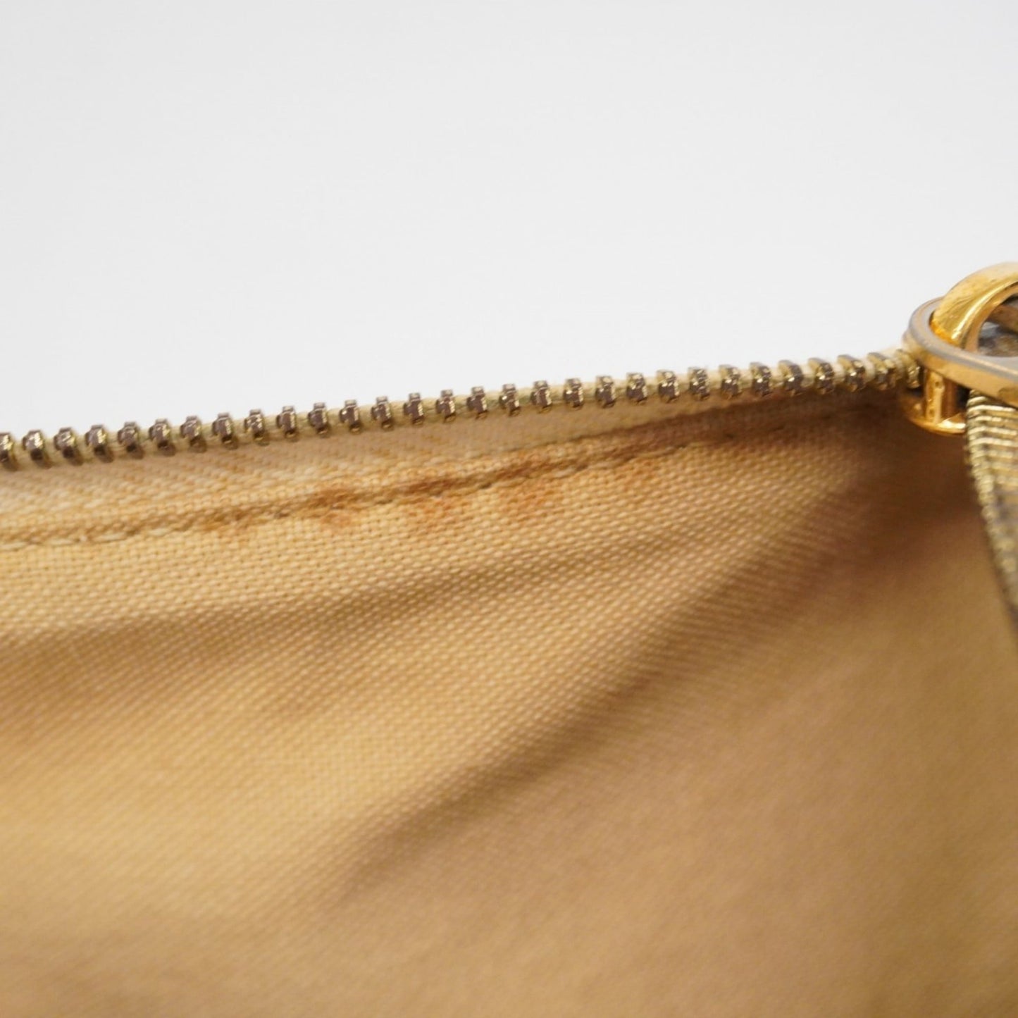 Louis Vuitton White Tote Bag (Pre-Owned)