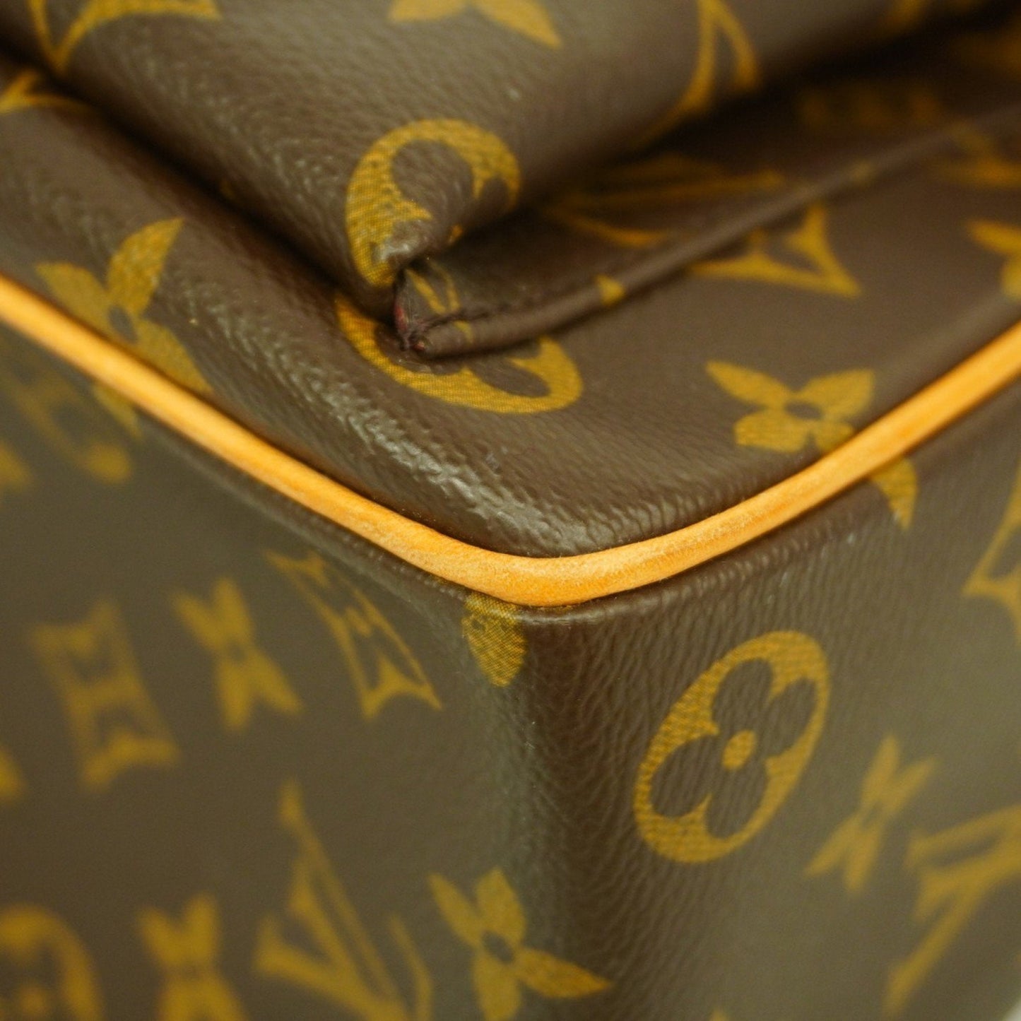 Louis Vuitton Brown Tote Bag (Pre-Owned)