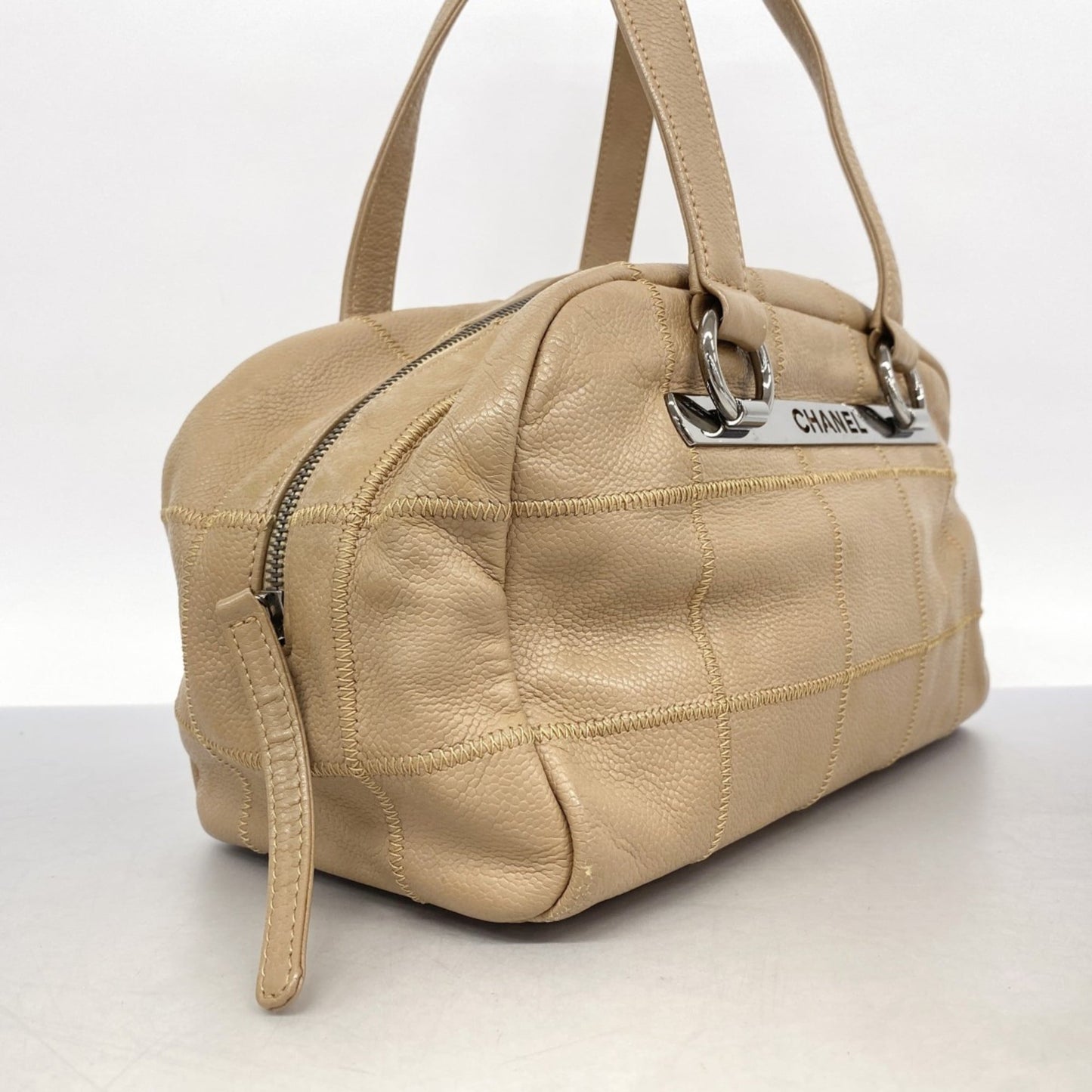 Chanel Beige Grained Calfskin Shoulder Bag (Pre-Owned)