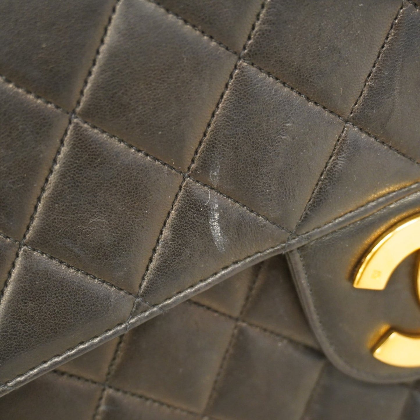 Chanel Black Leather Shoulder Bag (Pre-Owned)