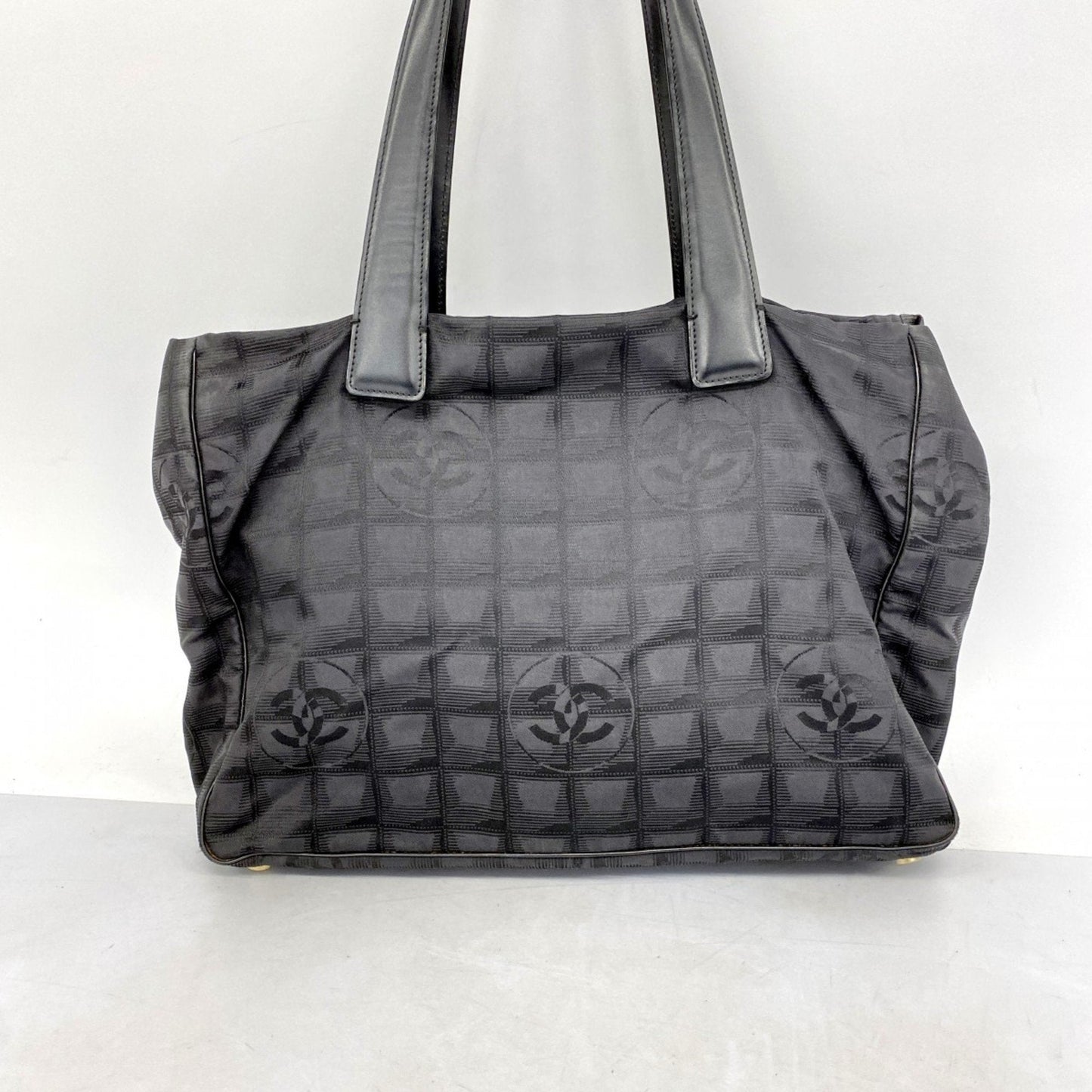 Chanel Black Nylon Tote Bag (Pre-Owned)