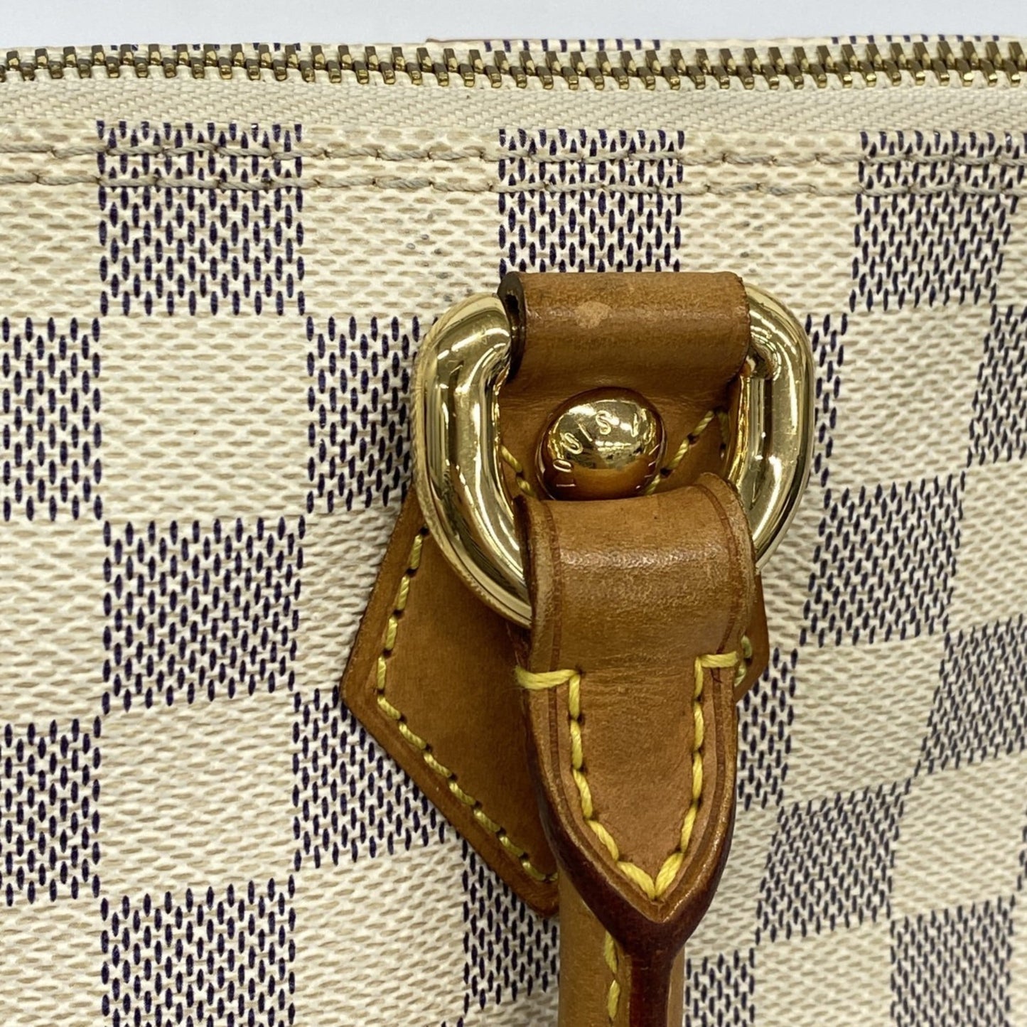 Louis Vuitton White Handbag (Pre-Owned)