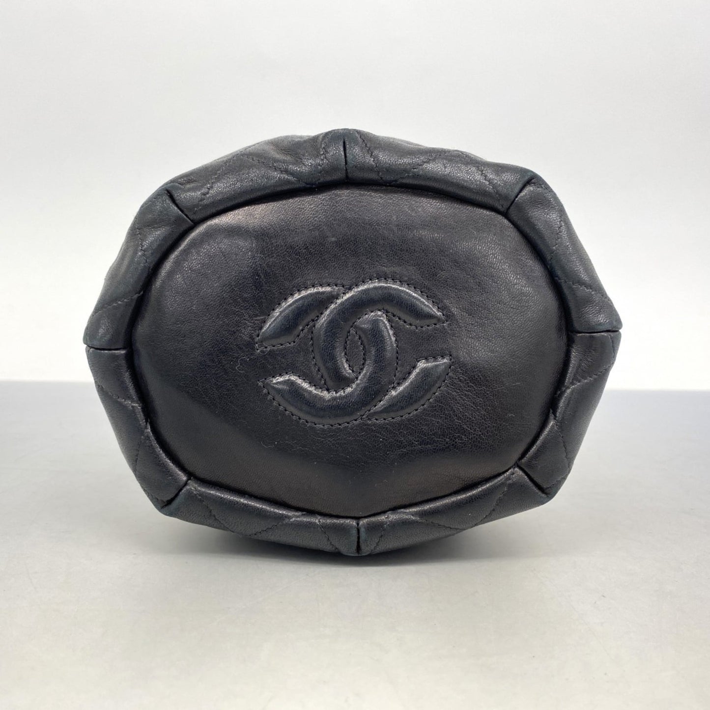 Chanel Black Leather Shoulder Bag (Pre-Owned)