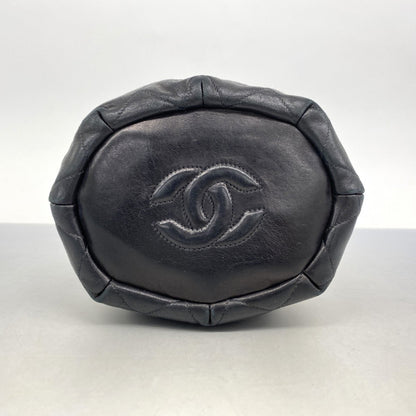Chanel Black Leather Shoulder Bag (Pre-Owned)