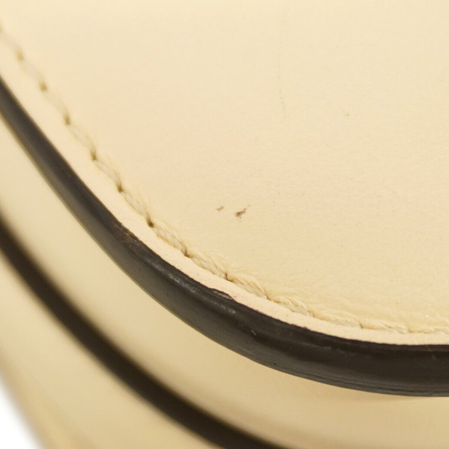 Louis Vuitton Cream Shoulder Bag (Pre-Owned)