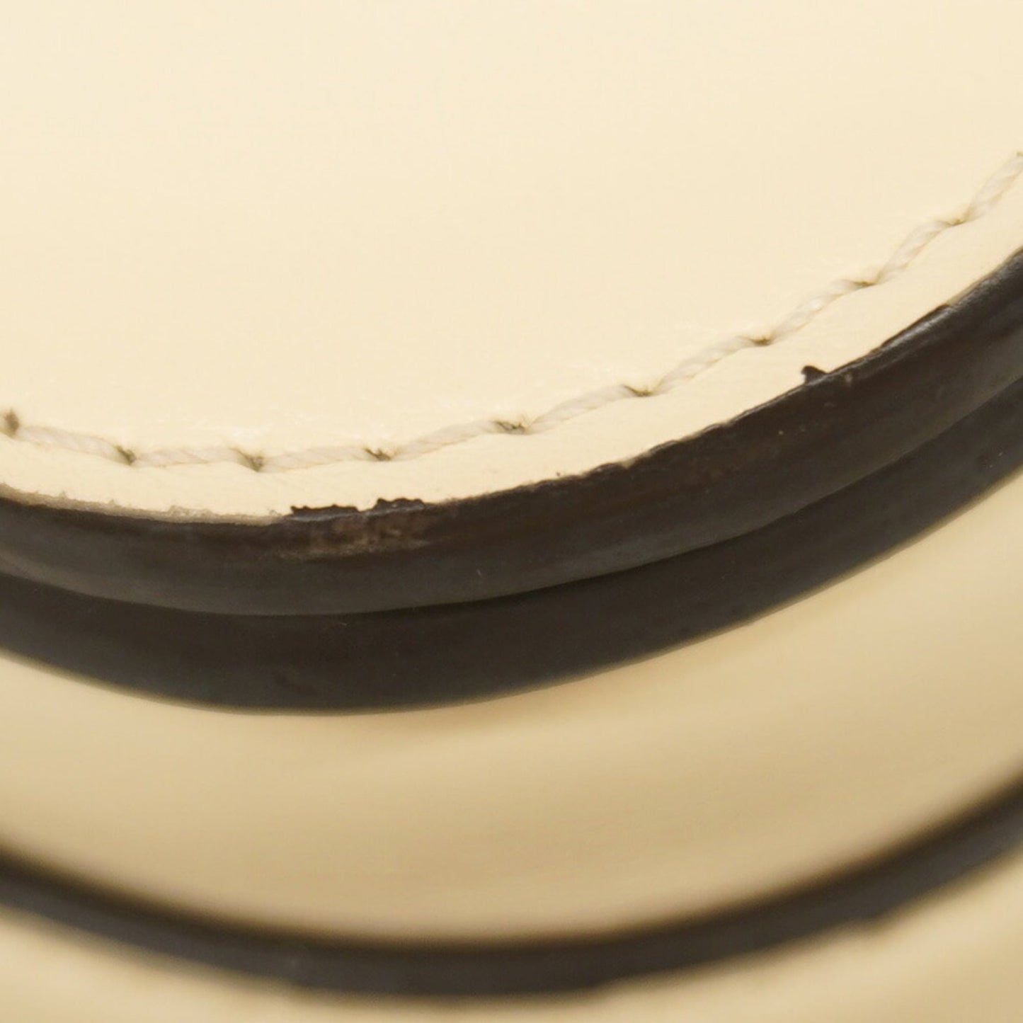 Louis Vuitton Cream Shoulder Bag (Pre-Owned)