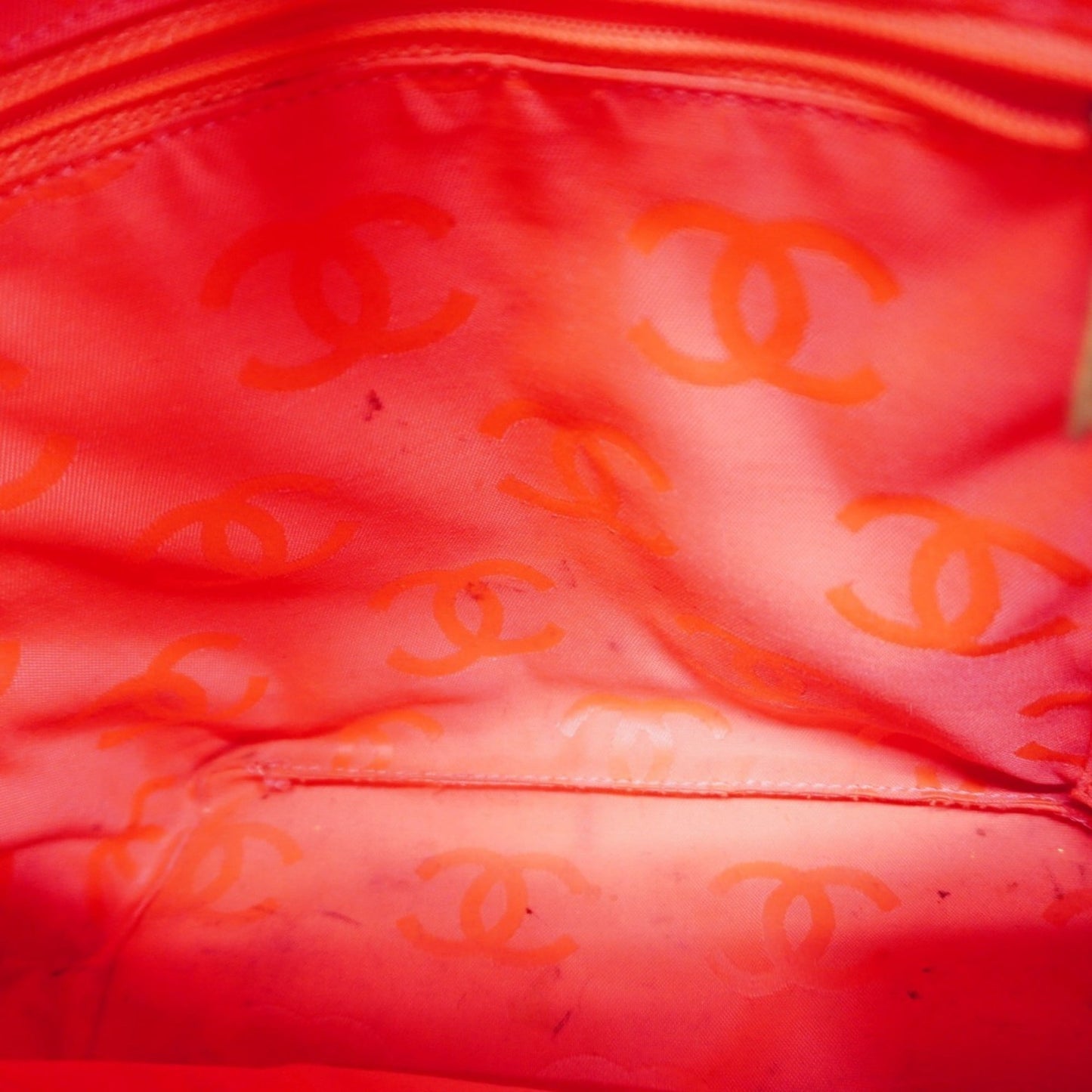 Chanel White Leather Tote Bag (Pre-Owned)